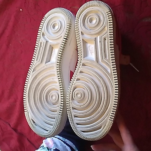 Womens Nike Air Force 1 red and white shoes size 7.5 - 8   😍GREAT CONDITION!!😍 - Picture 5 of 10